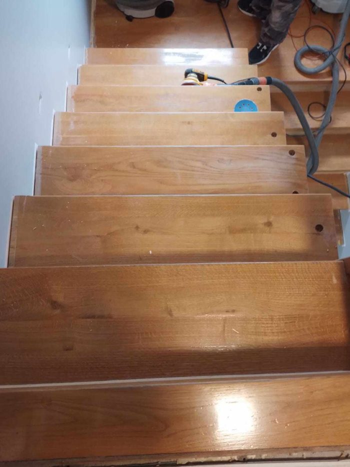 malowanie schodów drewnianych Wrocław